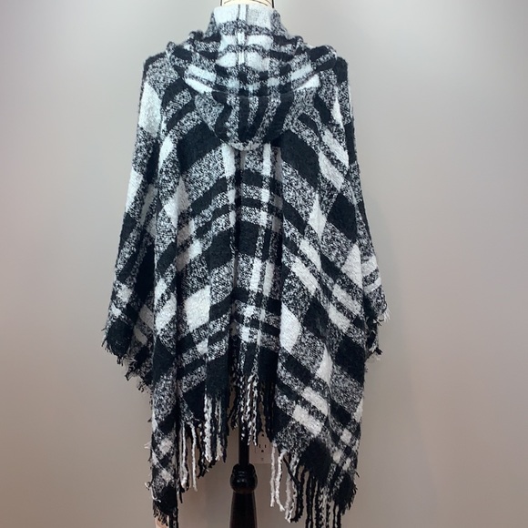 Oh So Soft Plaid Cardigan Poncho Ruana Hoodie With Fringe - Picture 6 of 13